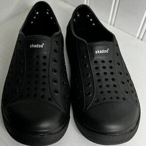 Skadoo Black Perforated Slip-On Sneaker - Kids Brand: Size Toddler 7